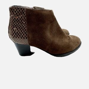 Vionic Bromley brown suede snake embossed ankle boots sz 5 no insole